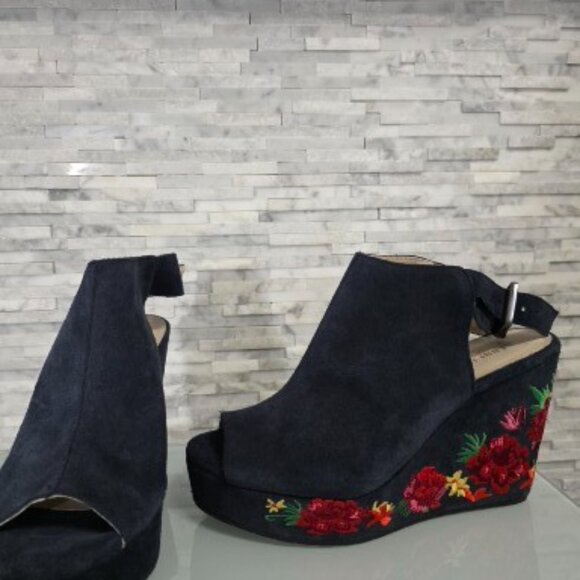 KEHHETH COLE SUIDE WOMEN'S SANDALS SIZE 7.5M. NEW - Picture 8 of 8